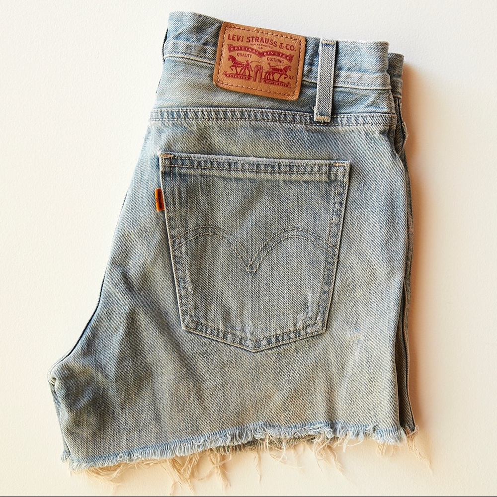 Levi’s cut off shorts